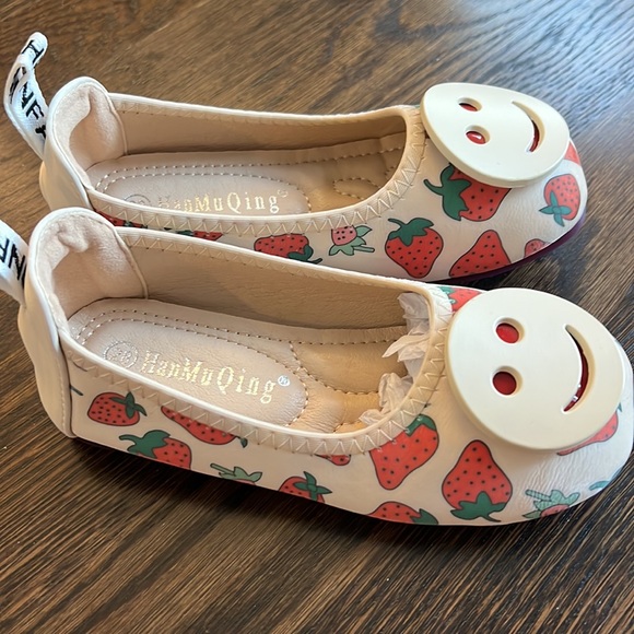 New girl causal flat shoe. EU size 28 - Picture 2 of 3